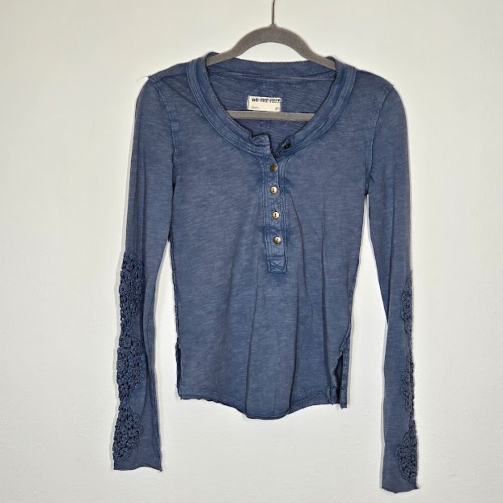 FREE EPOPLE WTF our song henley cuff top Sz XS  NEW - Picture 10 of 12